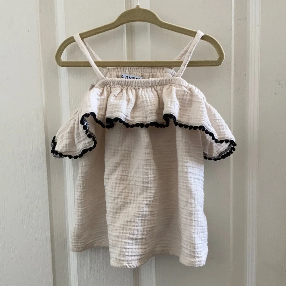 FINAL MARKDOWN Old navy girls off the shoulder top 3t
